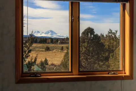 Bedroom - 64975 Allen Rd, Bend, OR 97703 photo 6 of 8