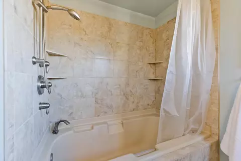 Bath - 64975 Allen Rd, Bend, OR 97703 photo 4 of 5
