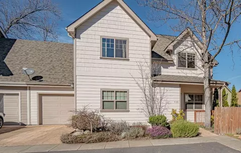 913 Bellview Ave, Ashland, OR 97520