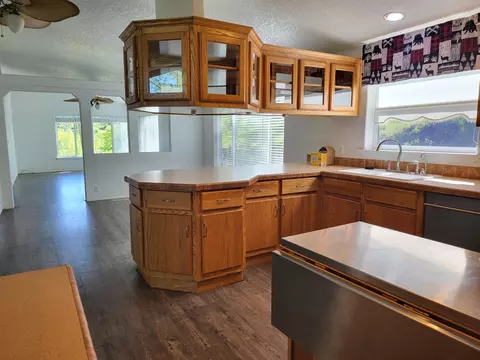 920 W Rolling Hills Dr, Eagle Point, OR 97524 photo 29