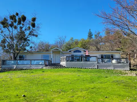 920 W Rolling Hills Dr, Eagle Point, OR 97524