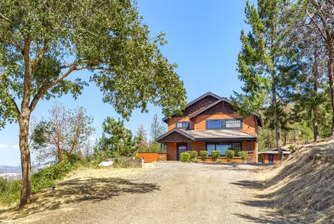 2701 Deer Trail Ln, Medford, OR 97501