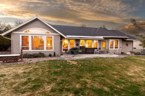 8830 Merlin Dr, Redmond, OR 97756