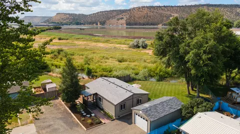 2370 NW Mcdougal Ct, Prineville, OR 97754