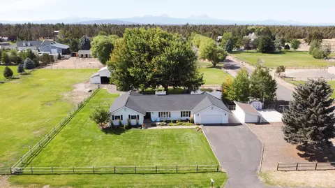 63265 Peterman Ln, Bend, OR 97701 photo 3