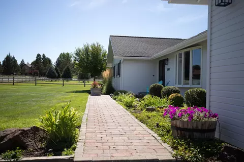 63265 Peterman Ln, Bend, OR 97701 photo 4