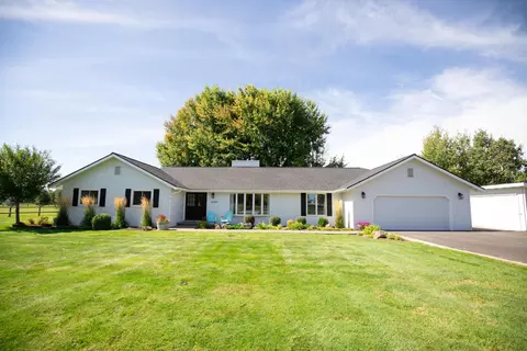 63265 Peterman Ln, Bend, OR 97701 photo 2