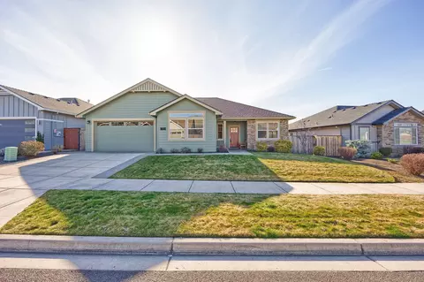 950 Callaway Dr, Medford, OR 97504