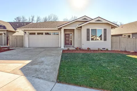 3940 Colorado Dr, Medford, OR 97504