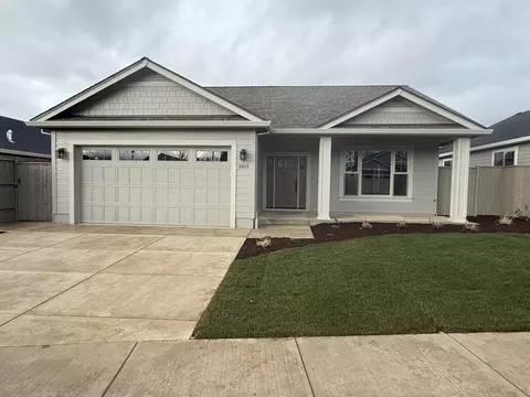 3923 Colorado Dr, Medford, OR 97504