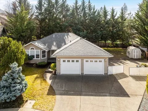 2316 Damon Ct, Grants Pass, OR 97527
