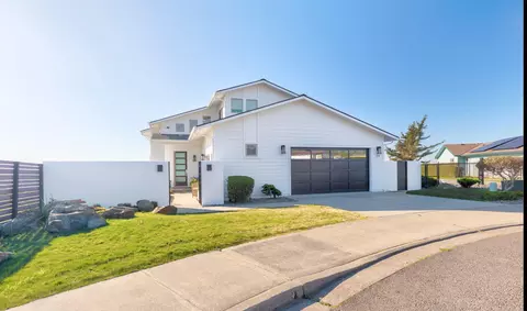 1239 Collis Ln, Brookings, OR 97415
