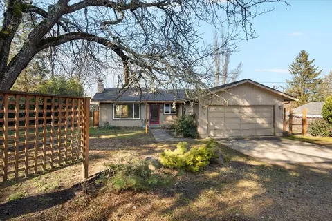 1960 Lawnridge St, Medford, OR 97504