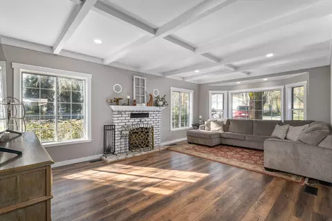 1621 Rounds Ave, Grants Pass, OR 97527