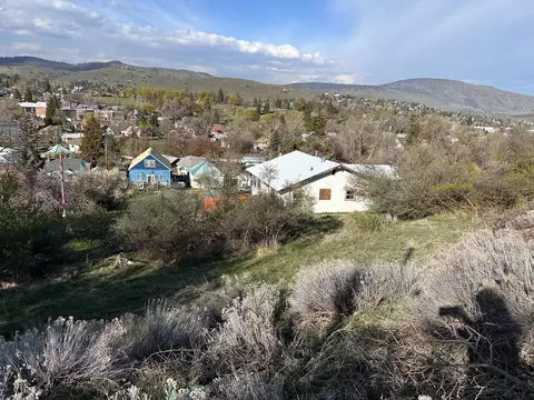 lot4 5 Roosevelt St, Klamath Falls, OR 97601
