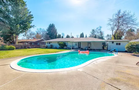 3264 Hollywood Ave, Medford, OR 97501