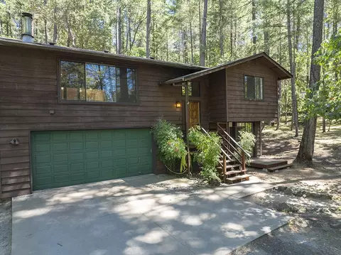 323 Brooke Ln, Grants Pass, OR 97527