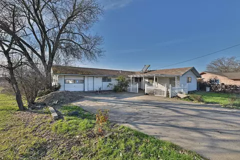 7831 Division Rd, White City, OR 97503