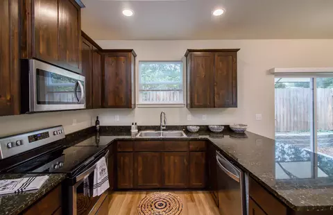 420 Oak St, Phoenix, OR 97535 photo 9