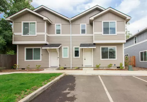 420 Oak St, Phoenix, OR 97535