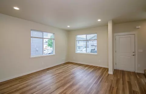 420 Oak St, Phoenix, OR 97535 photo 5