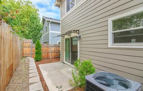 420 Oak St, Phoenix, OR 97535 photo 3