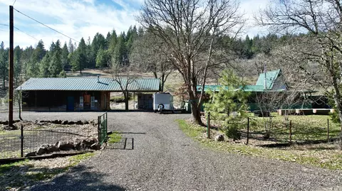 815 Old Trail Creek Rd, Trail, OR 97541