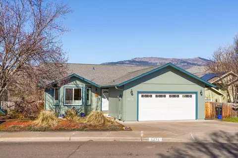 1271 Munson Dr, Ashland, OR 97520