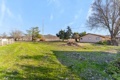 6475 Foothill Rd, Central Point, OR 97502 photo 5