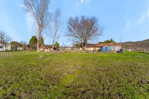 6475 Foothill Rd, Central Point, OR 97502 photo 4