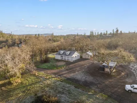 9497 Blackwell Rd, Central Point, OR 97502