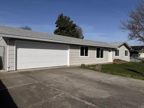3161 Blackthorn Dr, Medford, OR 97504