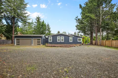84 Meadow Ln, Shady Cove, OR 97539