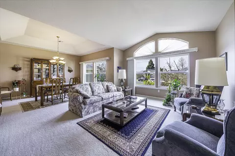 137 Keystone Way, Eagle Point, OR 97524 photo 3
