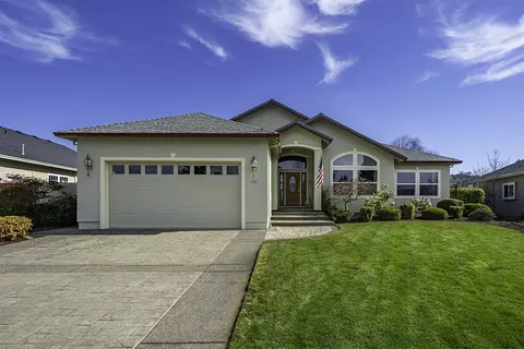 137 Keystone Way, Eagle Point, OR 97524