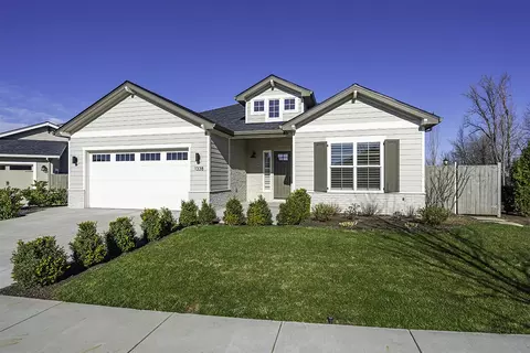 1338 Nebraska Dr, Medford, OR 97504