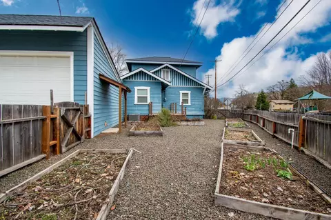 111 Kelso St, Eagle Point, OR 97524 photo 3