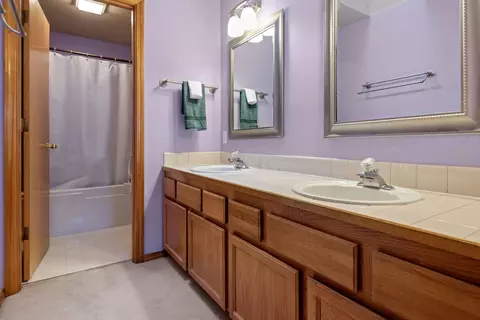 Bath - 1100 NE Locksley Dr, Bend, OR 97701 photo 1 of 2