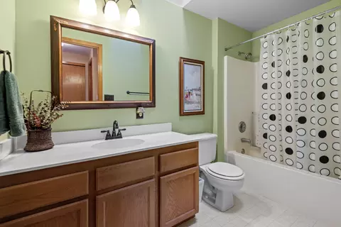 Bath - 1100 NE Locksley Dr, Bend, OR 97701 photo 2 of 2