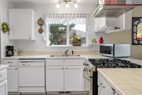 Kitchen - 1100 NE Locksley Dr, Bend, OR 97701 photo 3 of 3
