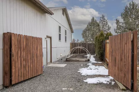 Exterior - 1100 NE Locksley Dr, Bend, OR 97701 photo 13 of 15
