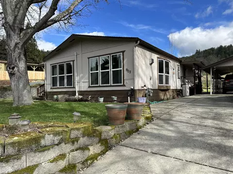 902 Broadway St, Rogue River, OR 97537