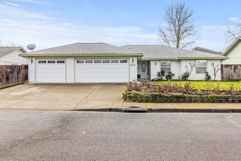 916 Juanita Way, Central Point, OR 97502