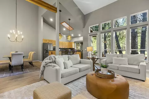 60454 Elkai Woods Dr, Bend, OR 97702
