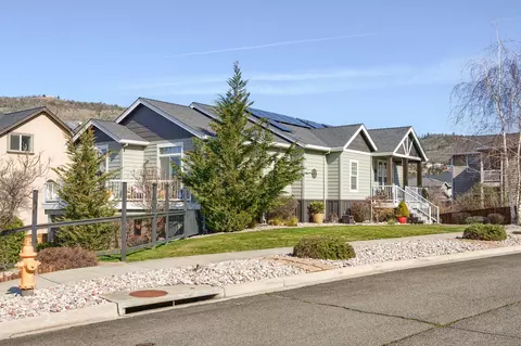 4663 Hathaway Dr, Medford, OR 97504