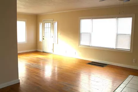 Living - 300 E Main St, John Day, OR 97845 photo 3 of 3