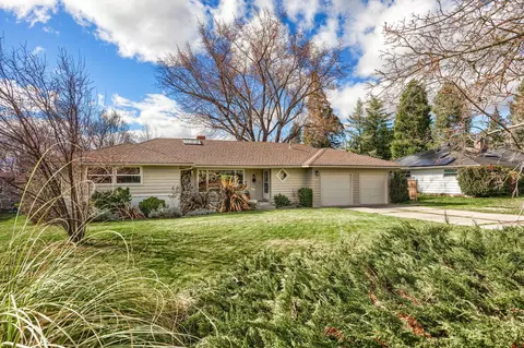 416 S Groveland Ave, Medford, OR 97504