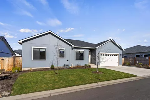 222 St Ives Dr, Talent, OR 97540