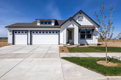 1098 NW Fairway Rd #151, Madras, OR 97741