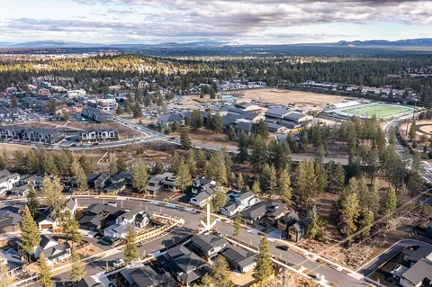 View/Area - 1165 NW Singleton Pl, Bend, OR 97703 photo 2 of 3